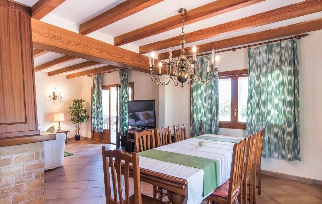 Dining room with chandelier and timber beams